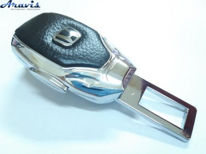 Заглушка ремня безопасности метал Honda цинк.сплав + кожа + вход под ремень FLY тип №3